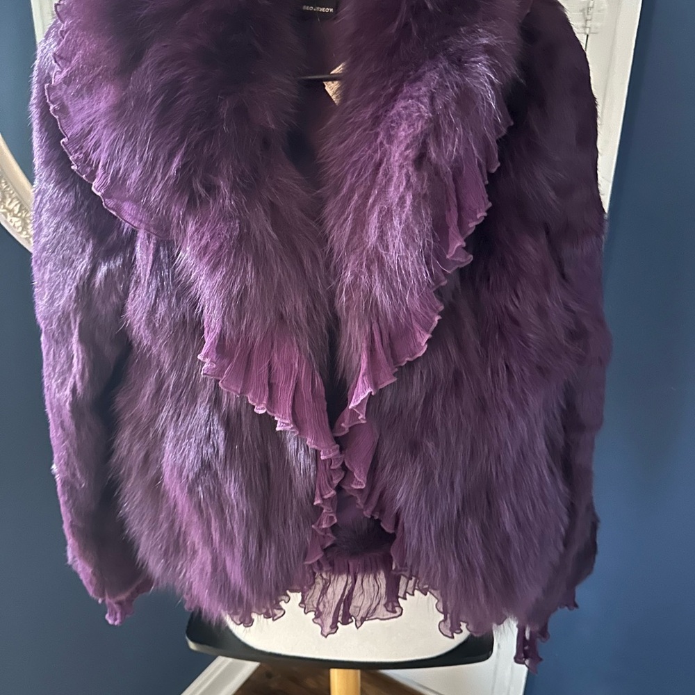 Seo jayeon Fur Coat in purple ! Trimmed in a Beautiful lacy  accent ! Size L